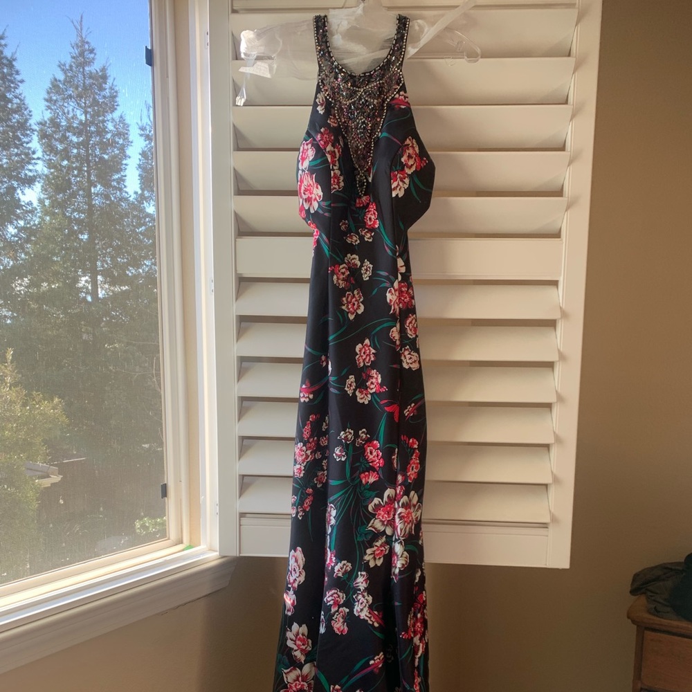 Halter mermaid dress 🧜♀️ - Picture 3 of 7